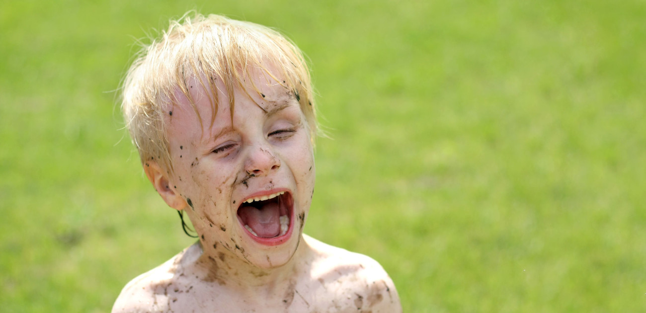 bambini e denti neri
